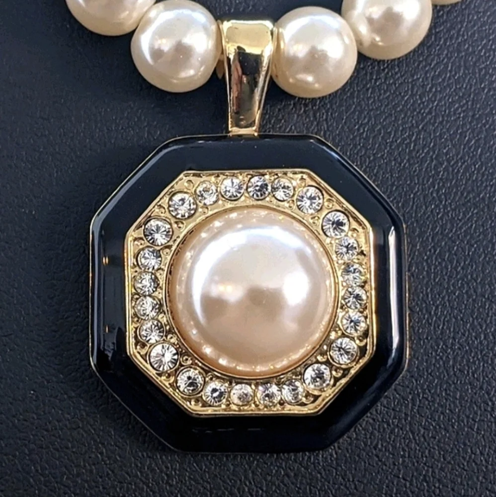 ERWIN PEARL Vintage Black Enamel Faux Pearl Rhinestone Pendant Choker Gold Tone - Picture 3 of 6